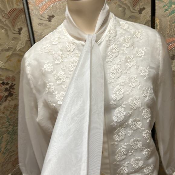 JUDY BOND VINTAGE 1950s?  EMBROIDERED SHEER SLEEVE BLOUSE SECRETARY BOW SZ 14/34 - Picture 4 of 16